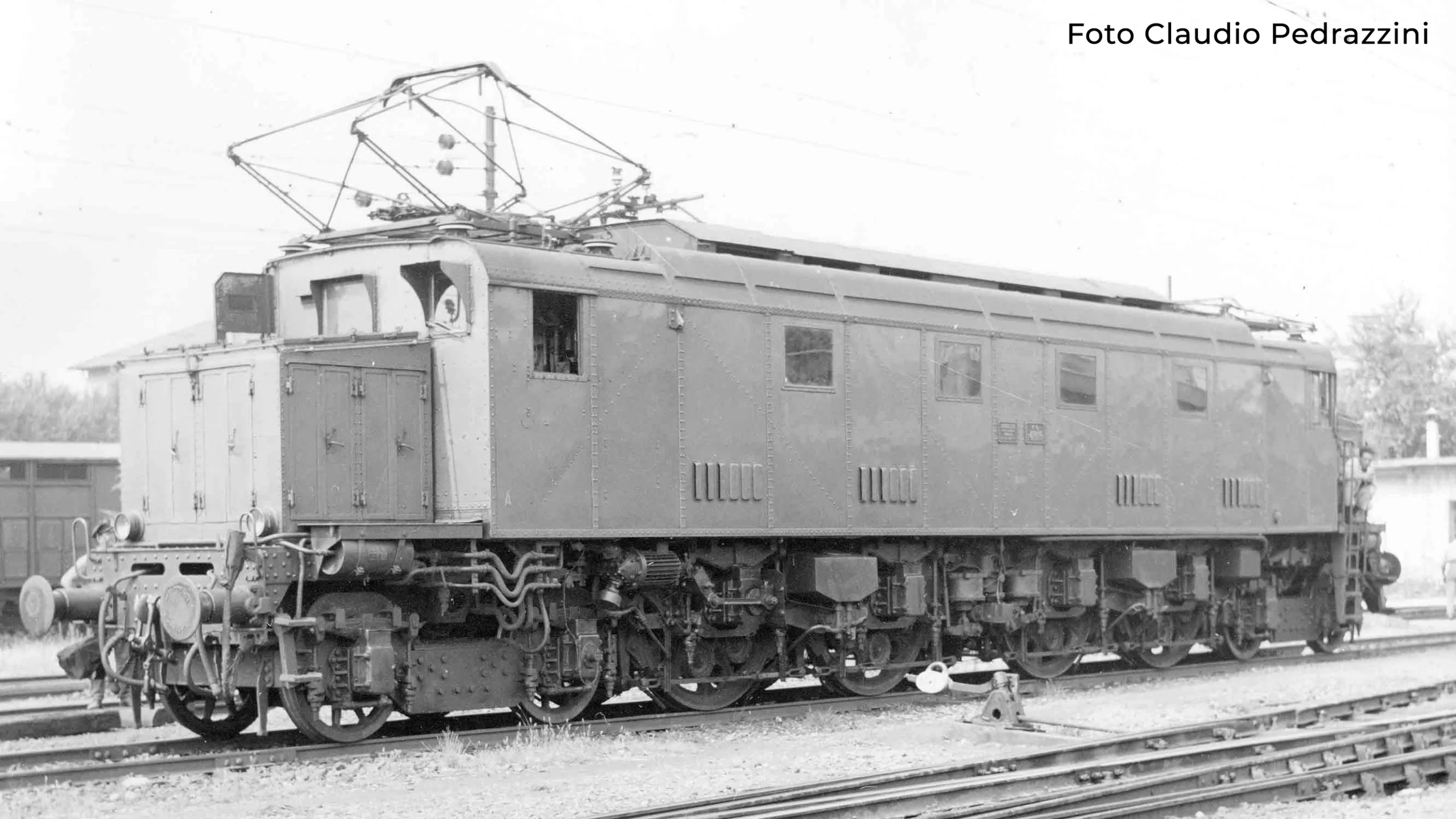 Locomotiva E 428.015 prima serie (FS)