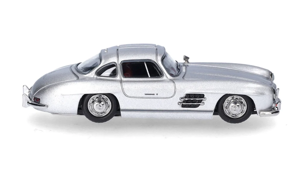 Mercedes-Benz 300 SL argento