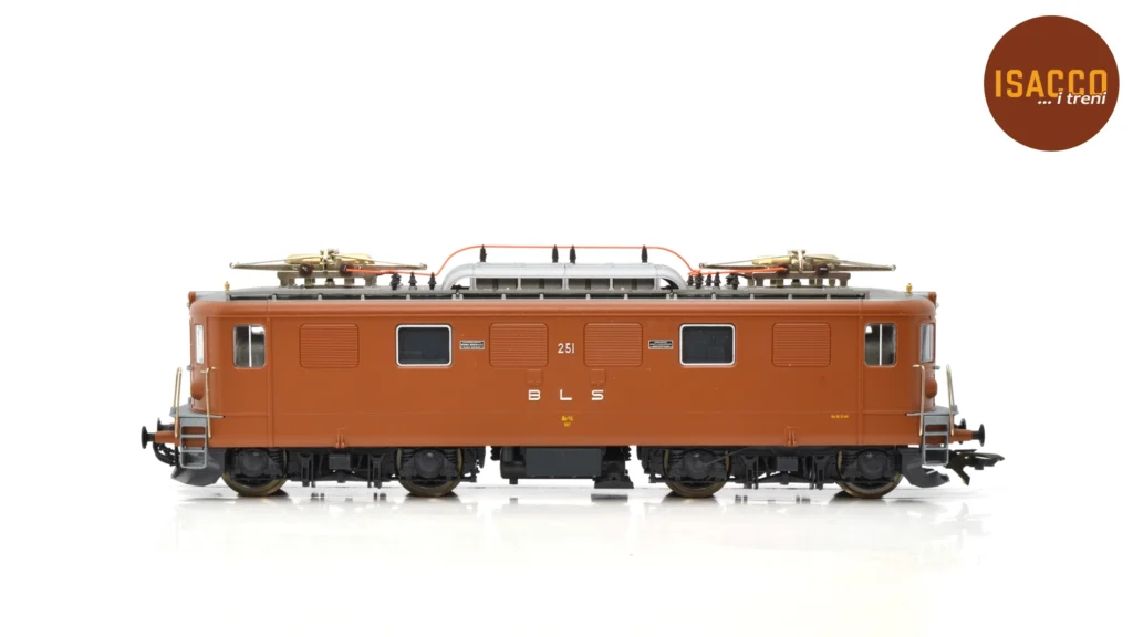 Locomotiva Ae 4/4 251 (BLS) due pantografi